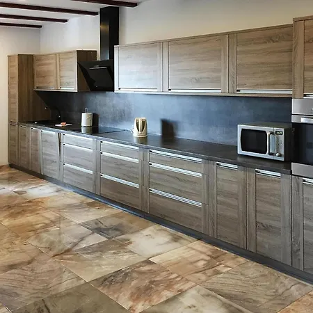 With Garden, Cleaning Included * Paproty